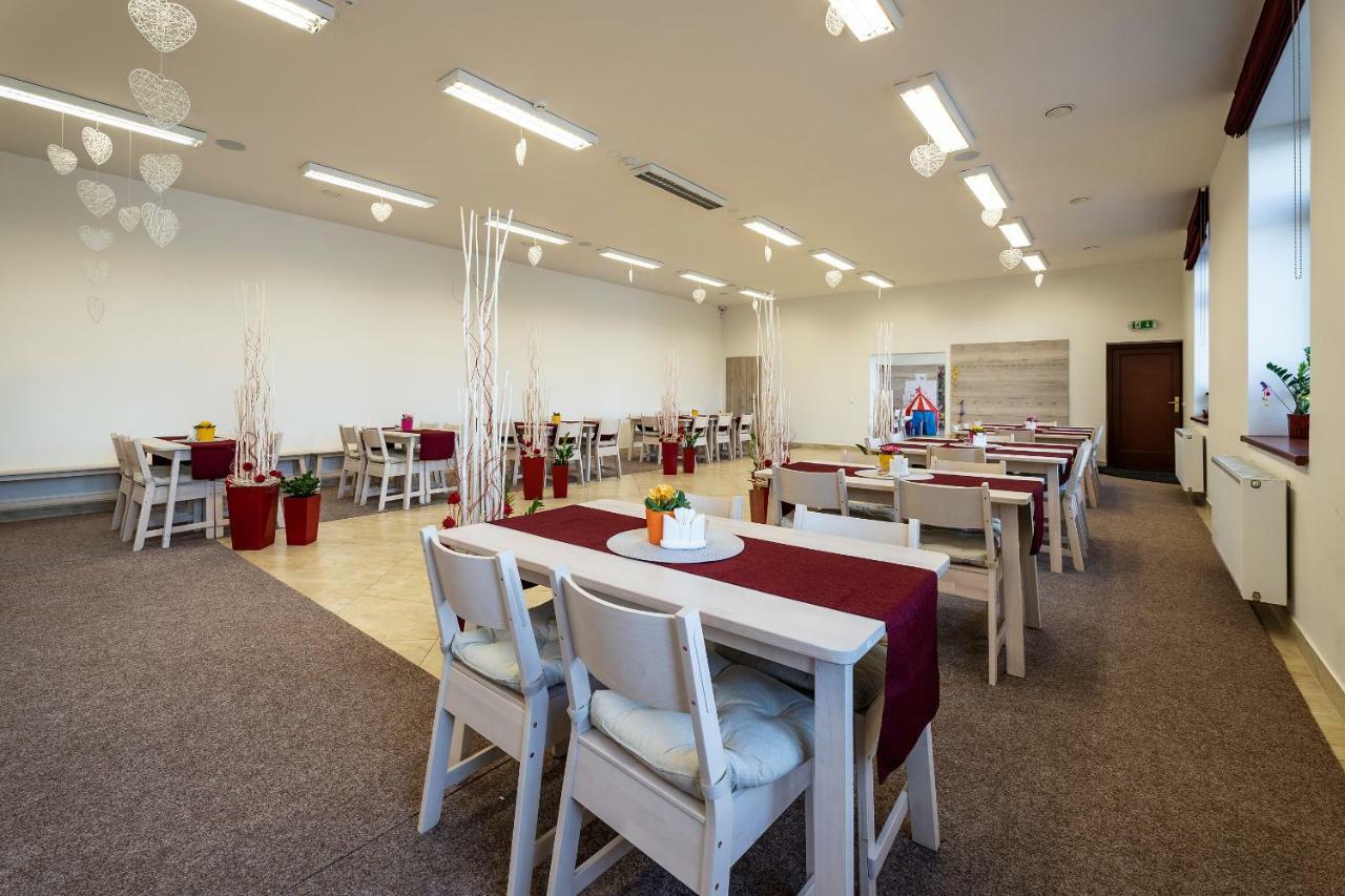 Hotel Zlechov Plumlov Экстерьер фото