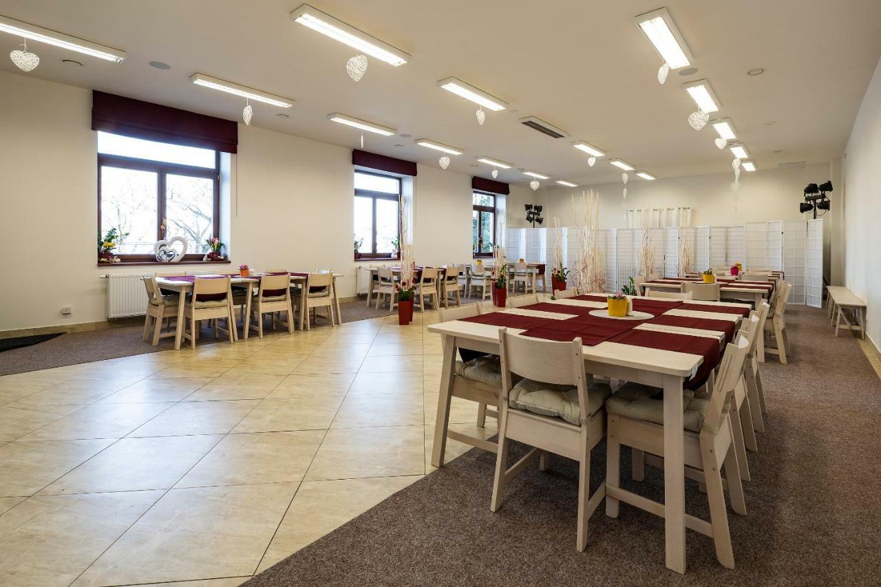 Hotel Zlechov Plumlov Экстерьер фото