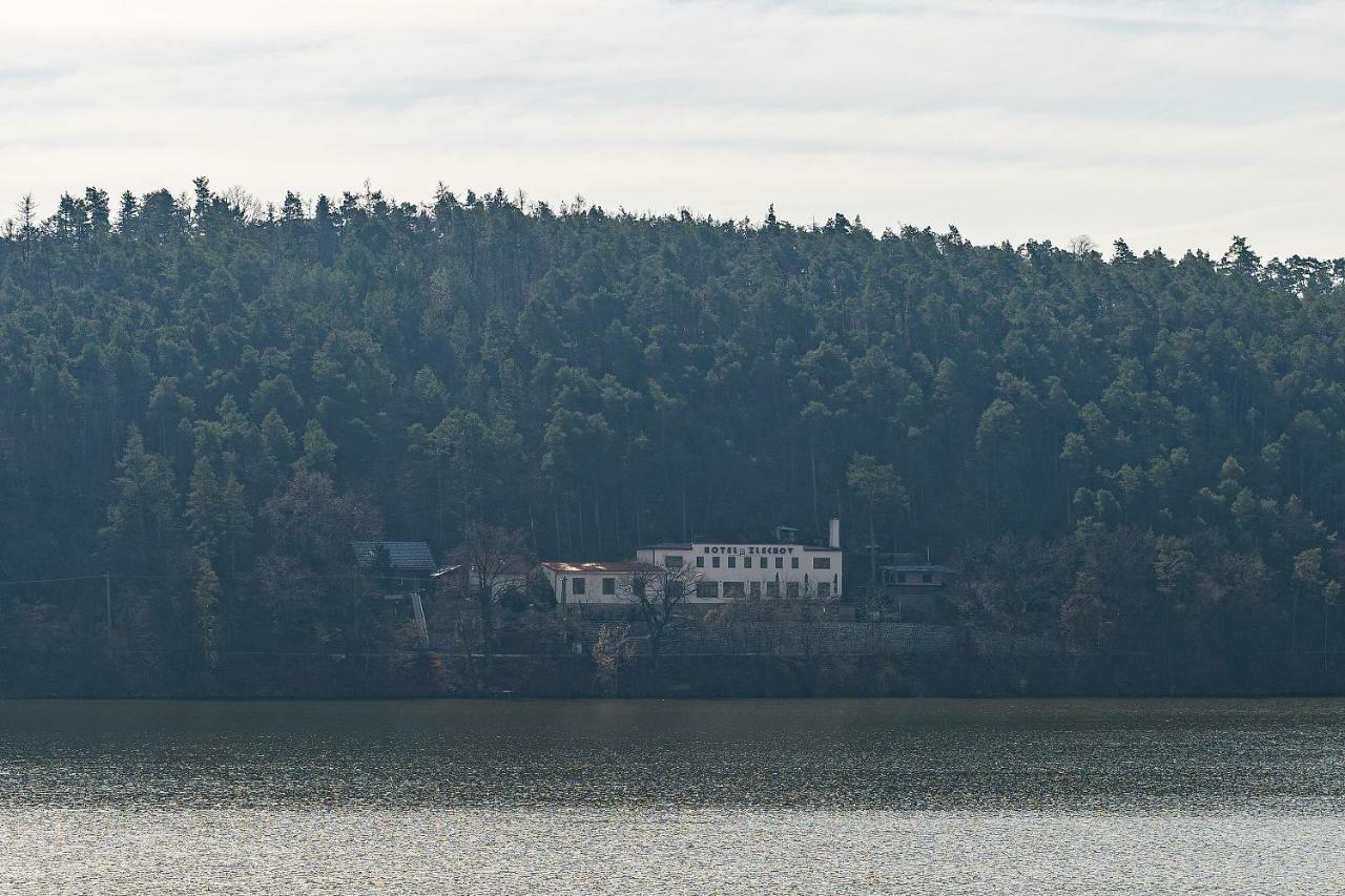Hotel Zlechov Plumlov Экстерьер фото